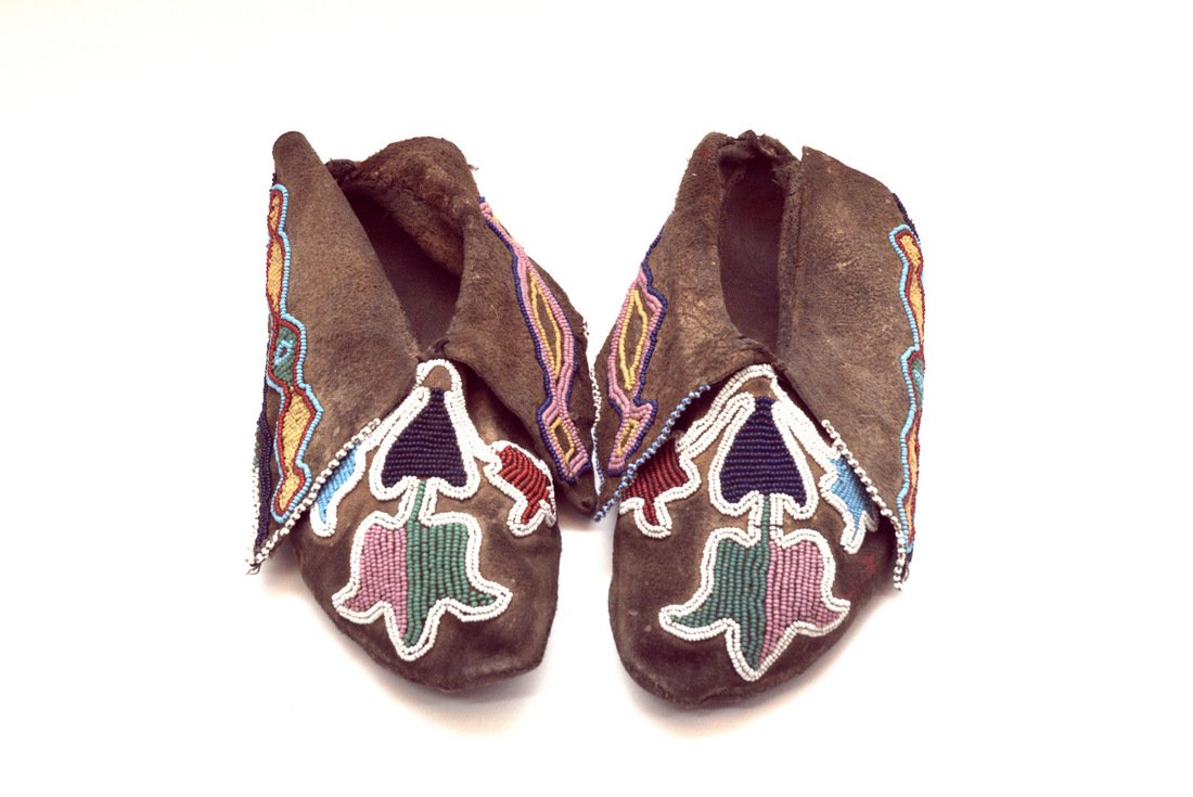 Pair Of Beaded Great Lakes Native American Mocassins (1 of 9)