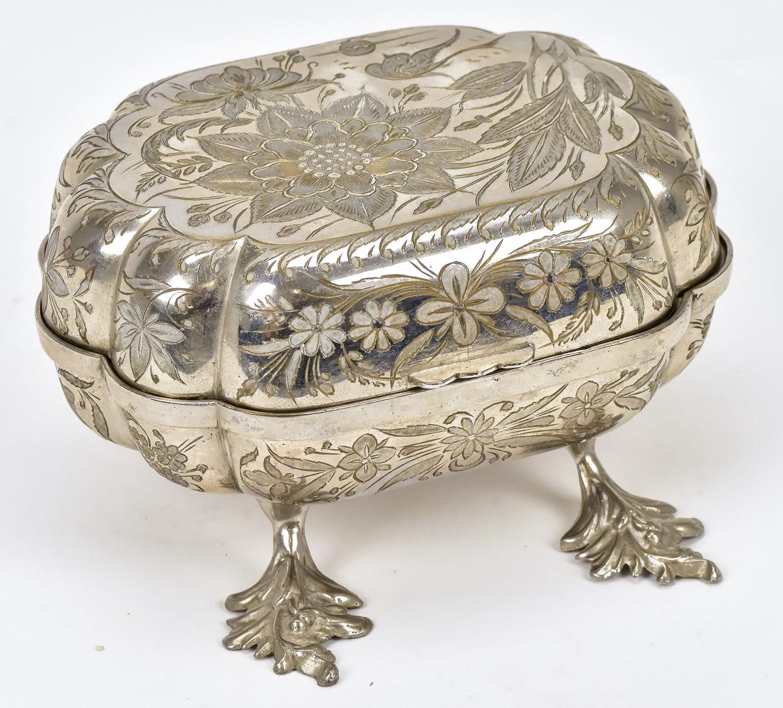 Musical Covered Bonbon Dish (1 of 10)