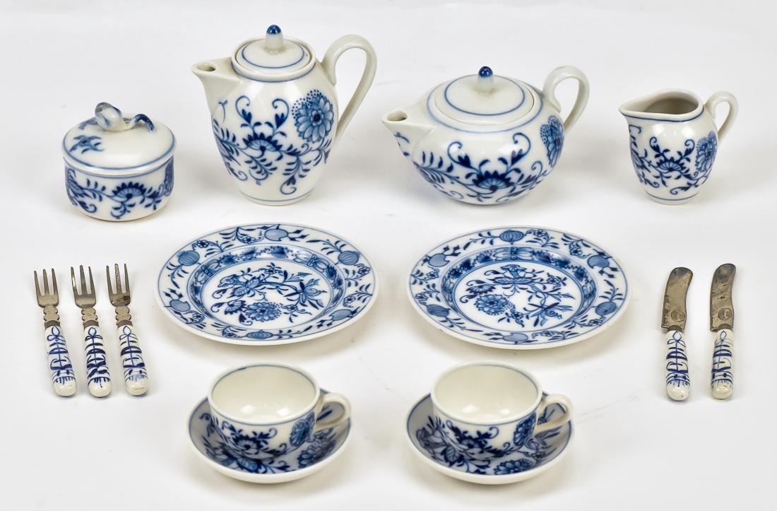 Meissen Blue Onion Child's Tea Set (1 of 10)
