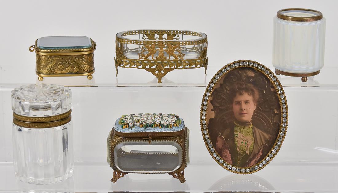 Dresser Boxes Plus (1 of 16)