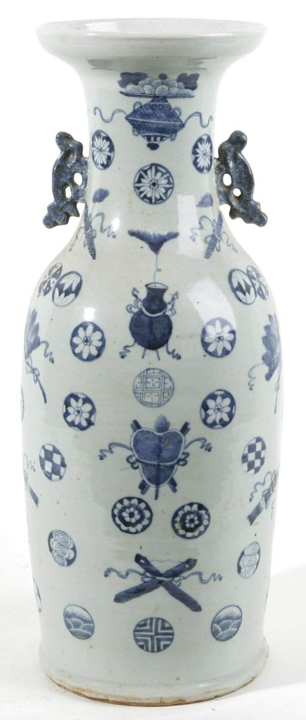 CHINESE EXPORT BLUE & WHITE PORCELAIN TEMPLE VASE