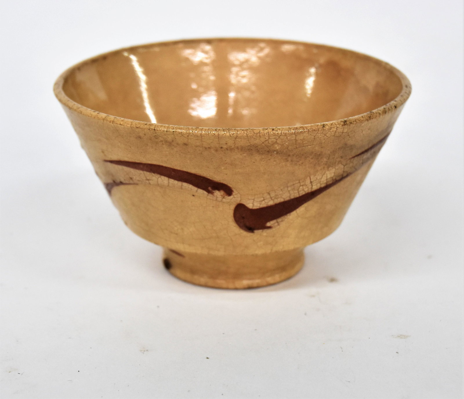 Cincinnati Yelloware Waste Bowl: Attributed to U. Kendall with London shape, decorated with slip trailed comet type cats eye in brown & white, unmarked, 5 1/8" diameter x 3" high. Found in Cincinnati. Condition glaze flake on foot an
