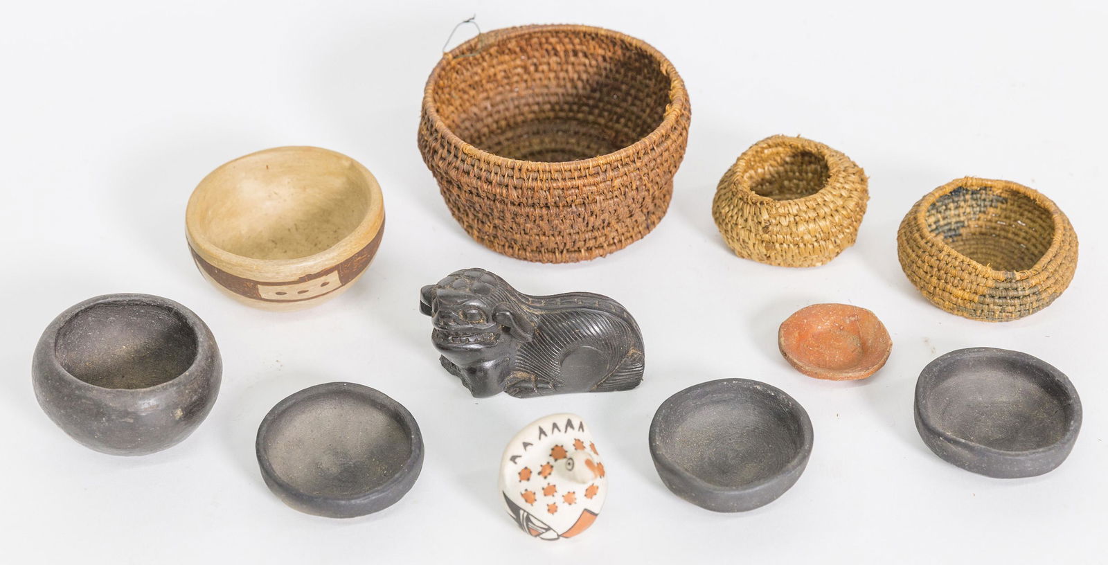 Large Lot Miniature Native American Baskets & Pottery (1 of 8)