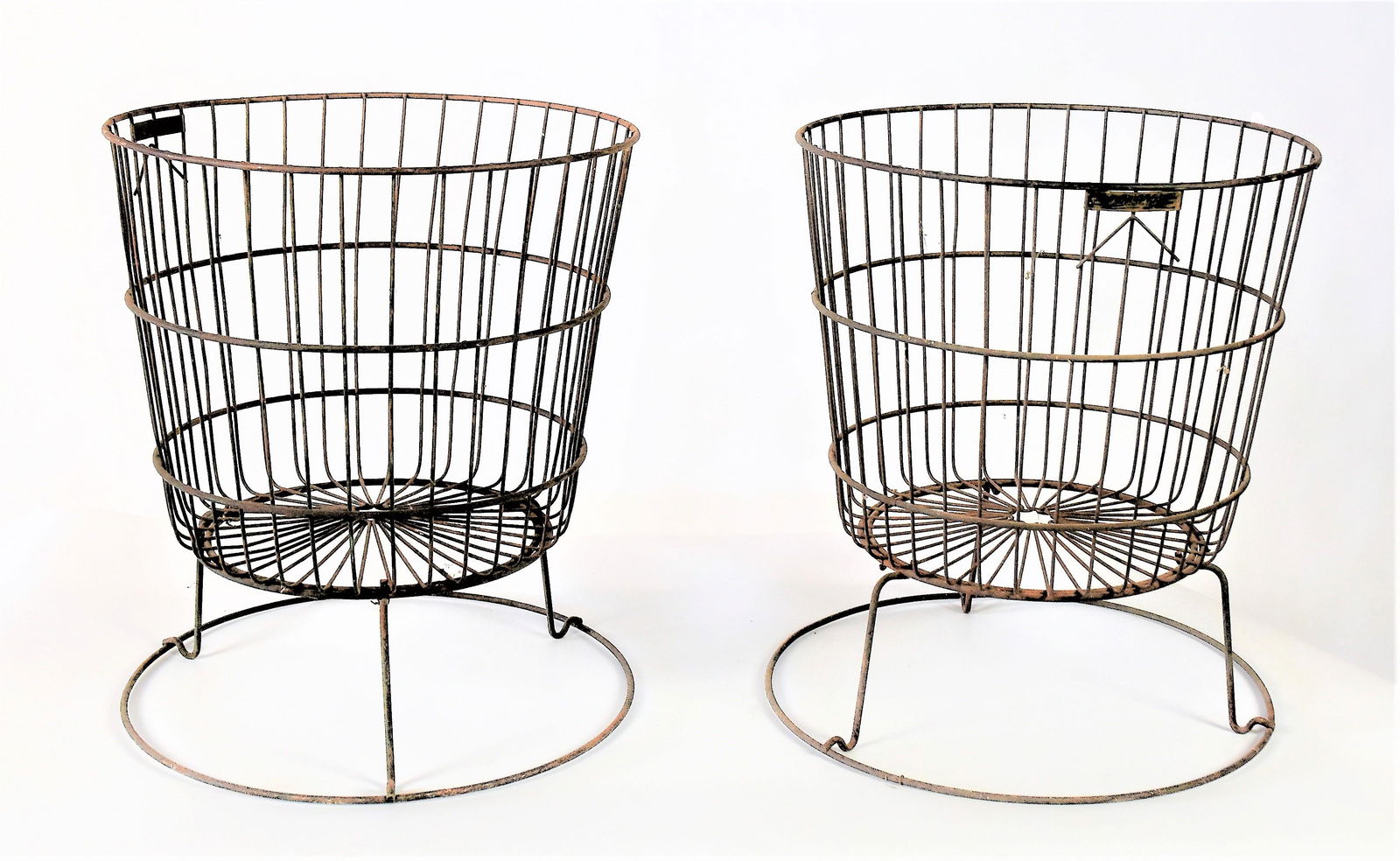 Pair Wire Planters (1 of 5)