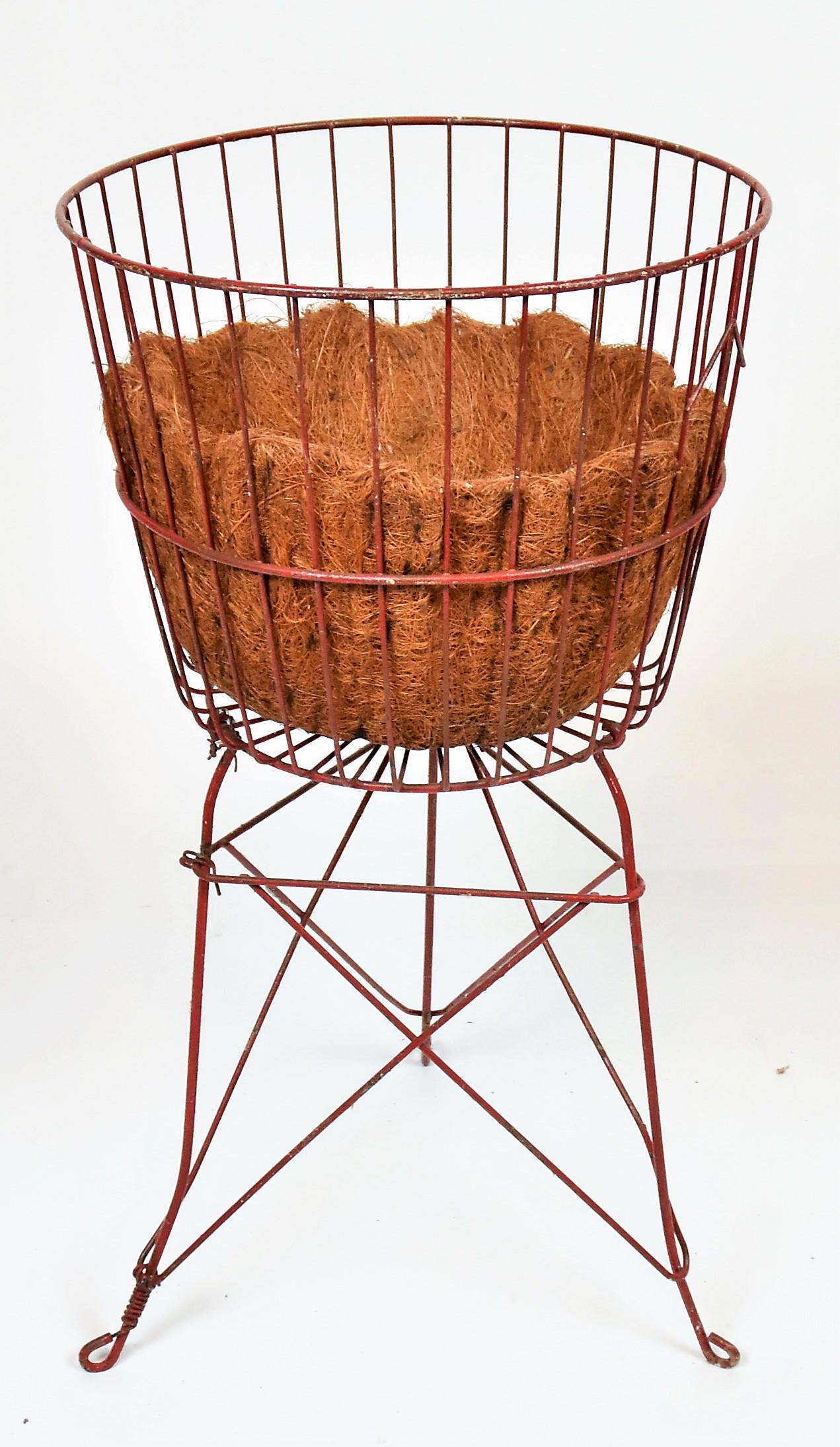 Early Wire Planter (1 of 4)