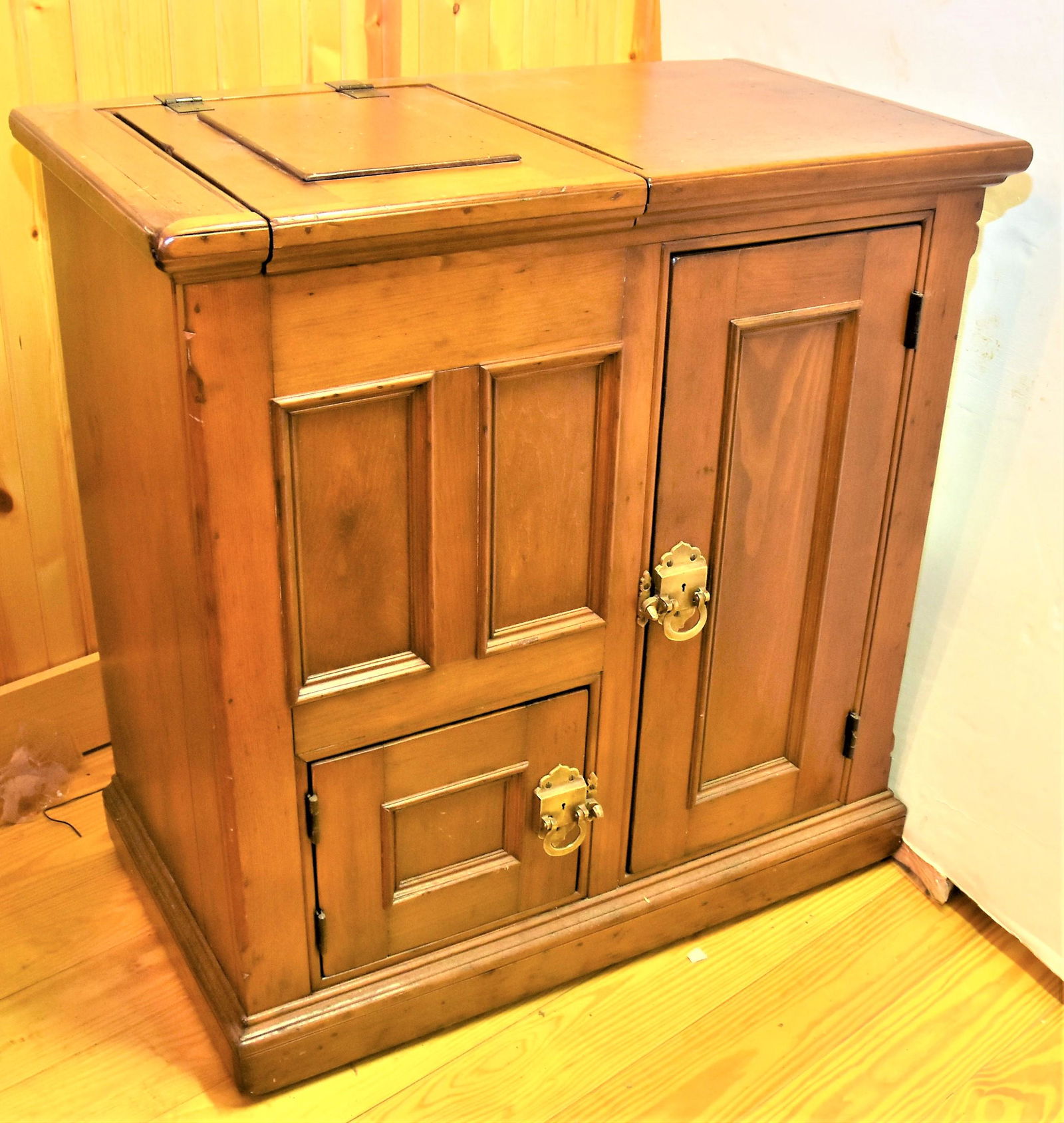 Unusual Two Door Ice Box (1 of 8)