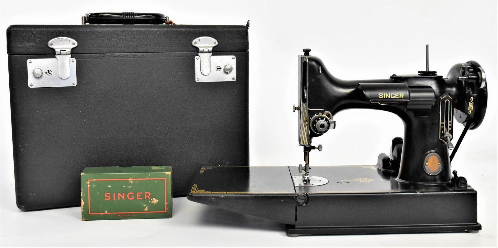 Singer Cased Featherweight Sewing Machine (1 of 10)