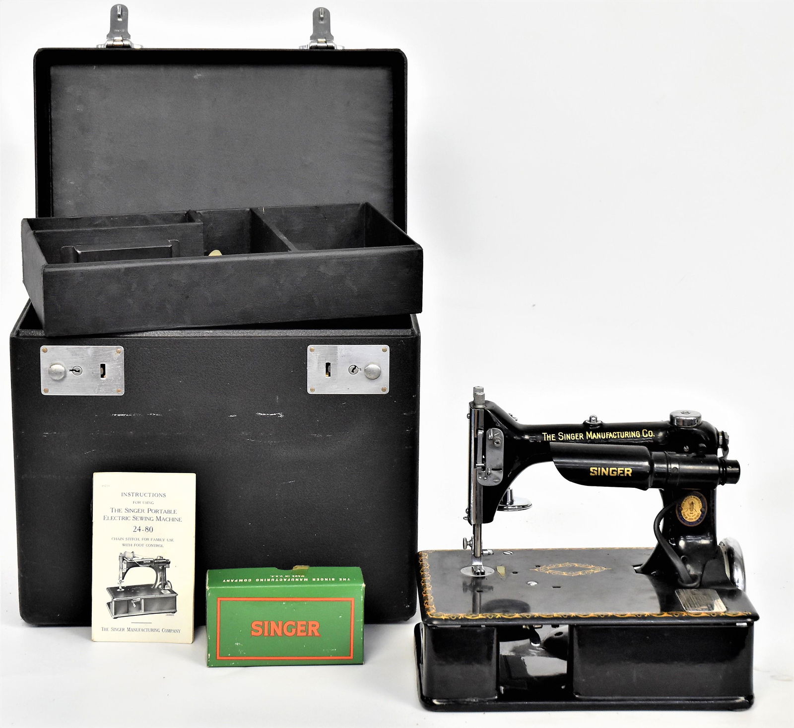 Singer Cased 24-80 Chain Stitch Portable Sewing Machine (1 of 11)