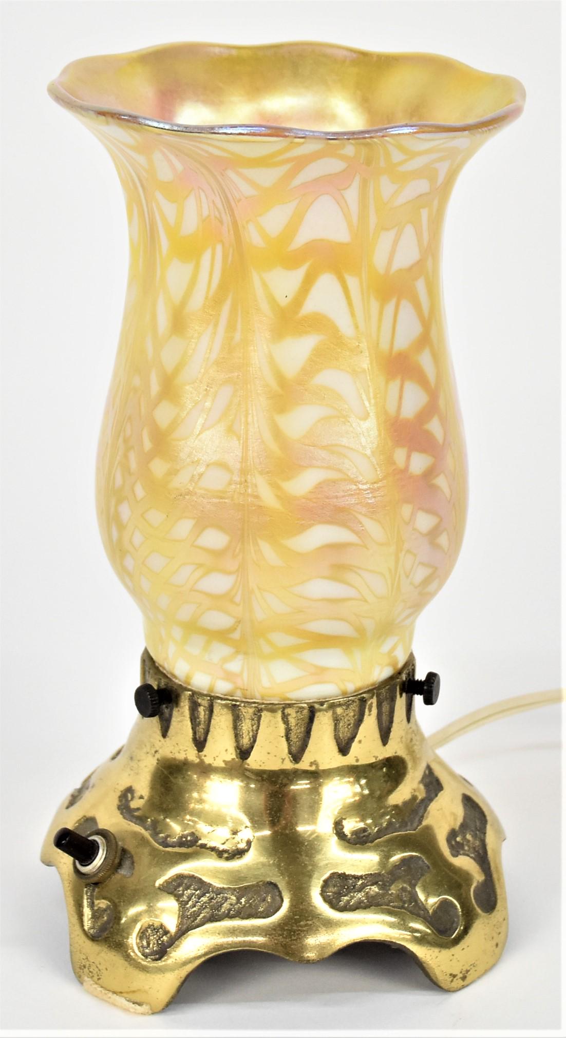 Quezal Boudoir Lamp (1 of 6)