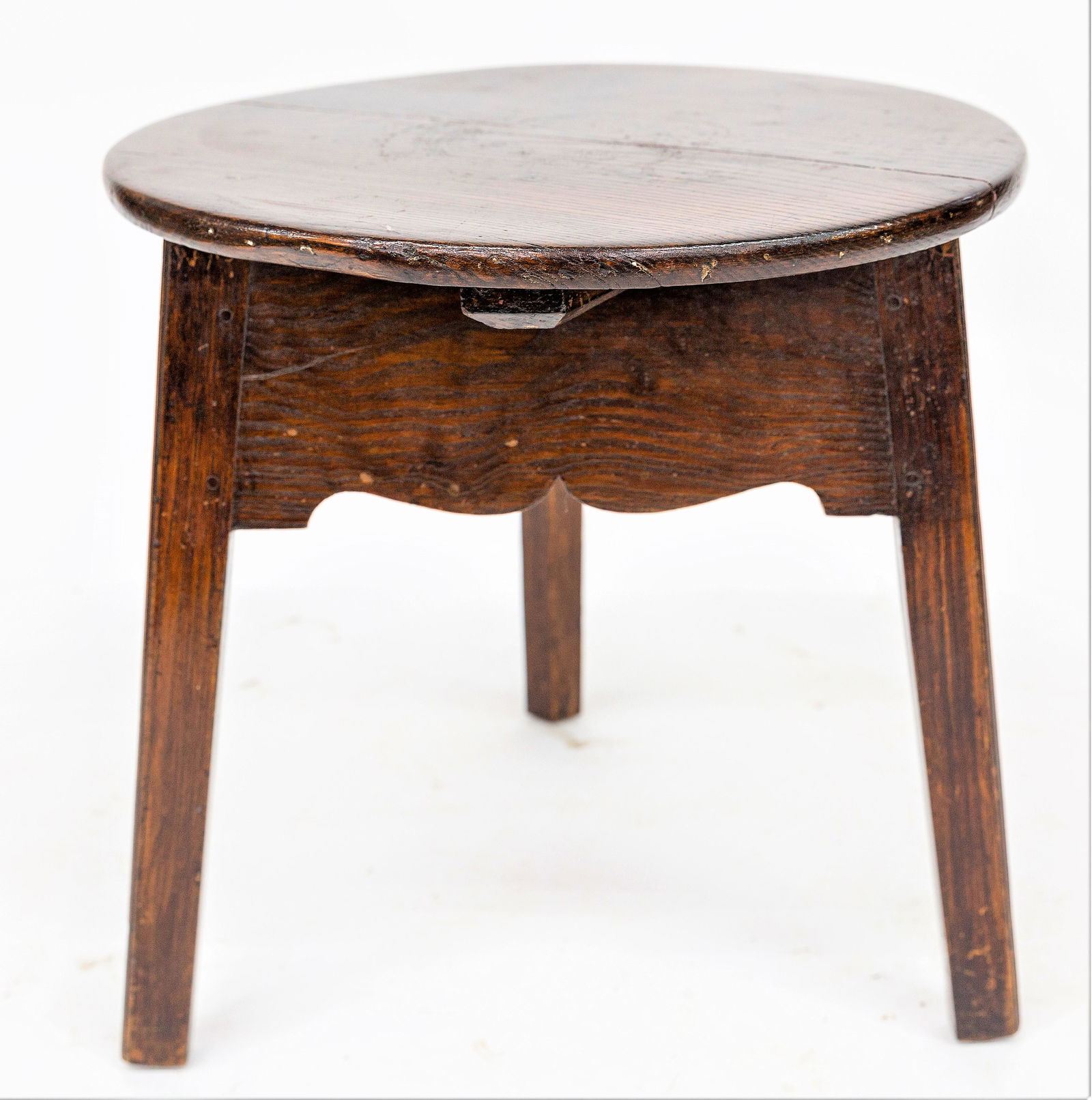 Cricket Oak Tavern Table (1 of 4)