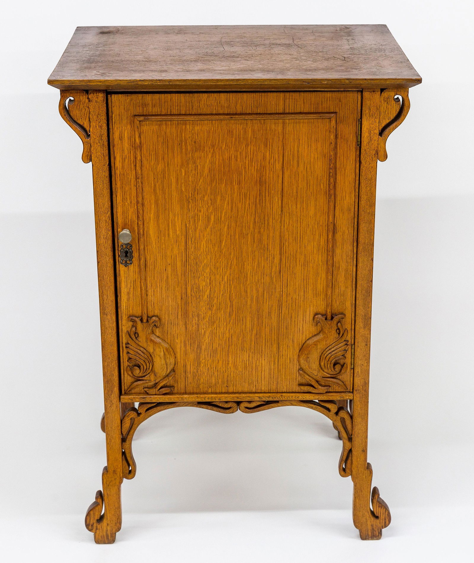 Regina Music Box Cabinet (1 of 11)