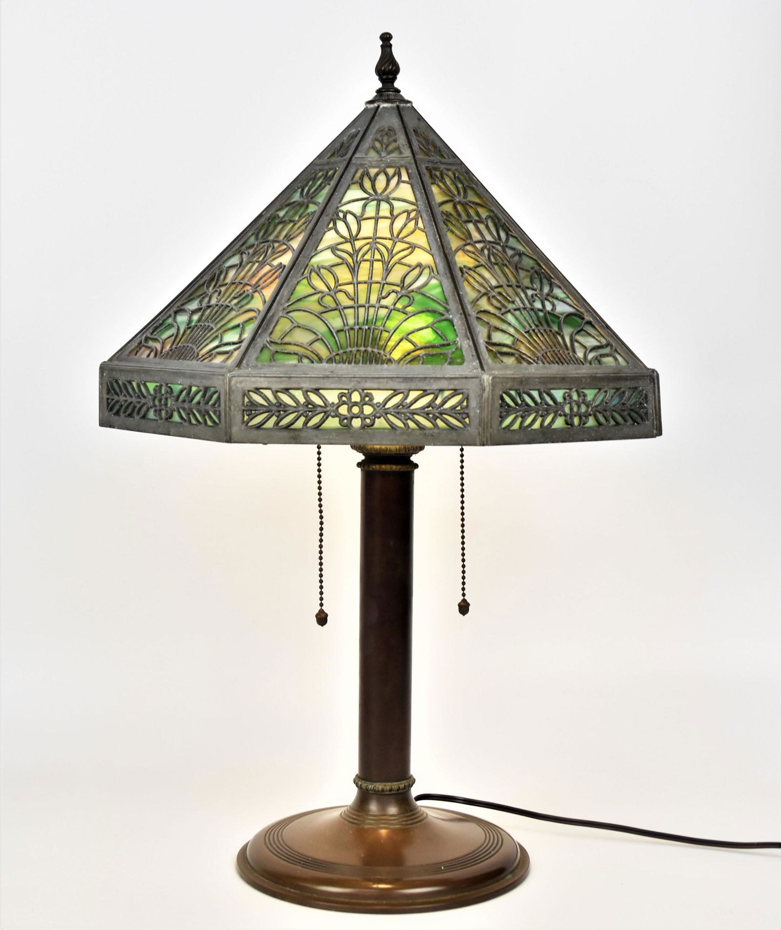 Arts and Crafts Overlay Slag Glass Lamp (1 of 12)