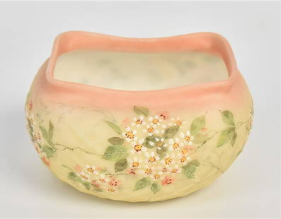 Beautiful Mt. Washington Square Top Bowl: Delicate enamel hydrangea blossoms over a diamond quilted body. 2 1/2" H x 4 1/4"W. Lovely & in very good condition.