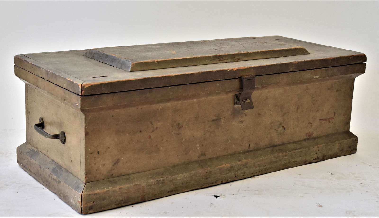 Tool Chest With Old Paint (1 of 7)