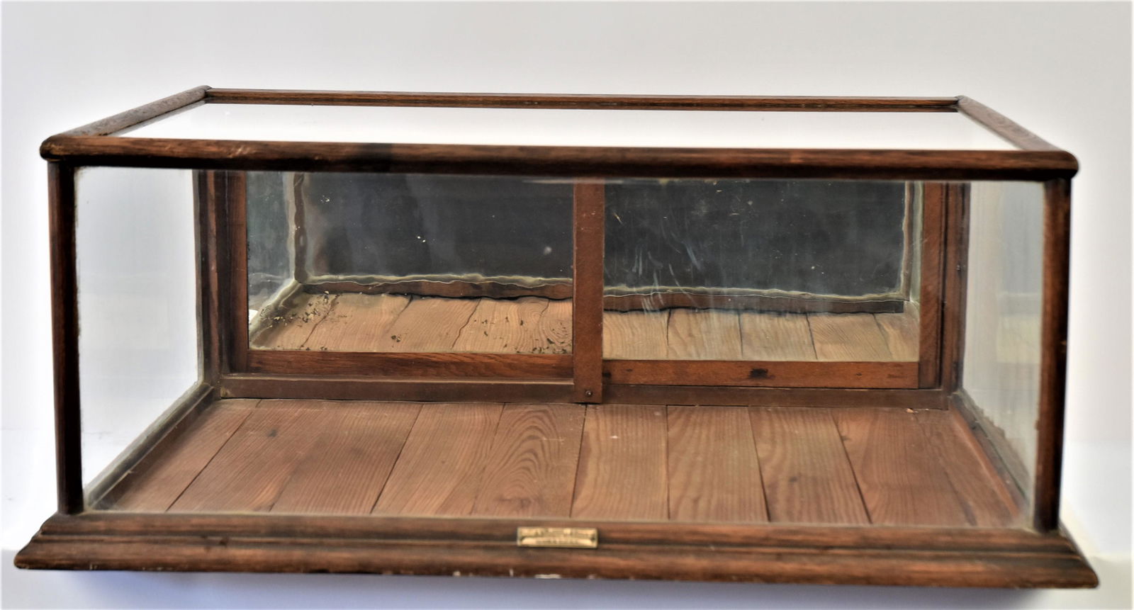 Counter Top Oak Country Store Showcase (1 of 7)