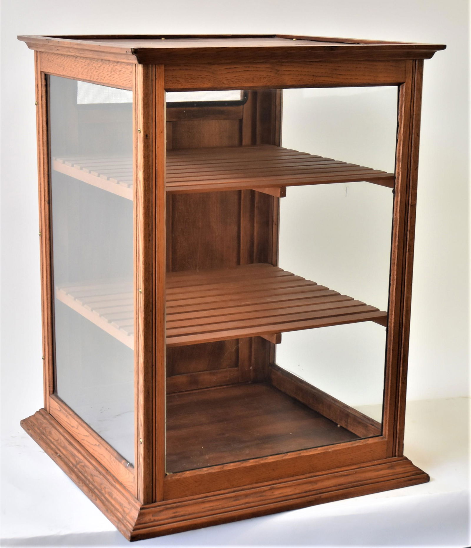 Oak Country Store  Pie Case (1 of 7)