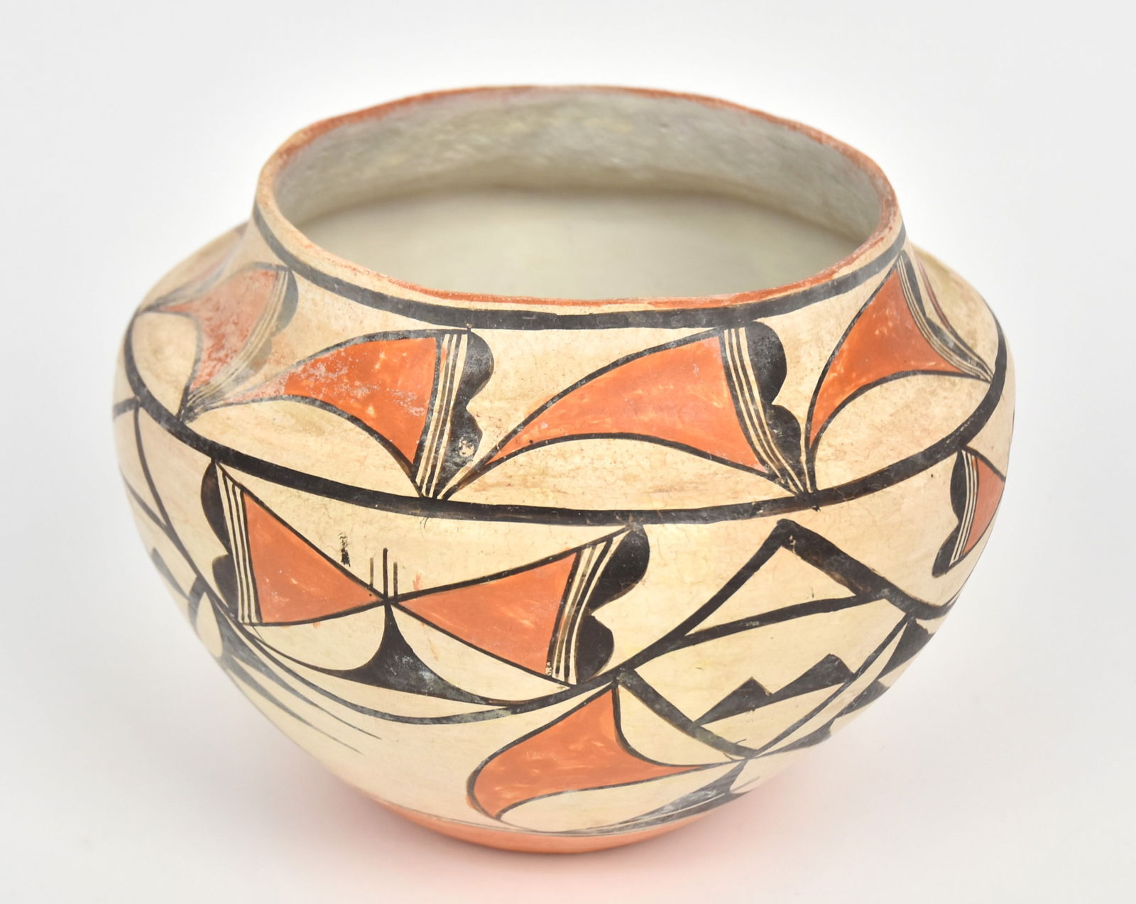 Native American Acoma Jar (1 of 5)