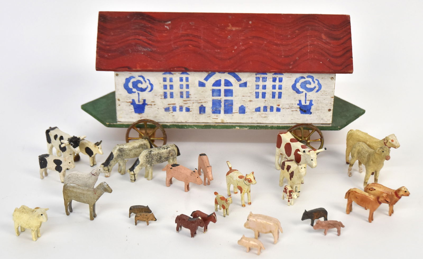 Early Wooden Noah's Ark Pull Toy (1 of 10)