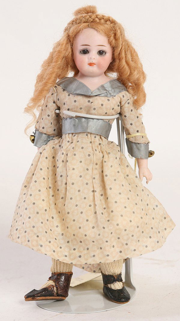 SIMON & HALBIG 950 BISQUE DOLL: Shoulder head marked on back of head “SH 2/0 950” and on shoulder “Germany” with sleep brown glass eyes, closed mouth older blond wig, cloth body with bisque lower arms, period, likely origina