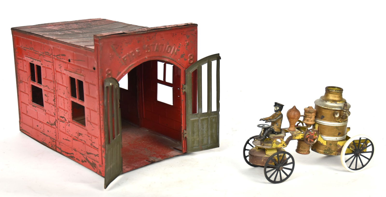 Kingsbury Toy Fire Pumper & Fire Station (1 of 5)