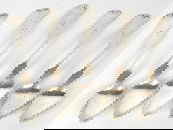 DUHME CO., CINCINNATI, OH COIN SILVER SPOONS: Five matching fiddle back spoons, ca. 1850, by Duhme Co., Cincinnati, Ohio. One has a damaged handle and one with light dings in the bowl. All have clear cartouche marks. 2.95 troy oz.