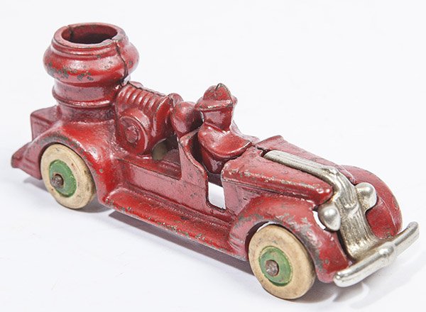 SMALL CAST IRON FIRE TRUCK (1 of 7)
