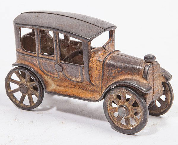 CAST IRON AUTOMOBILE (1 of 7)