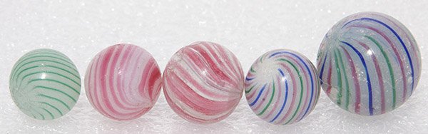 FIVE CLAMBROTH & BANDED OPAQUE MARBLES (1 of 4)