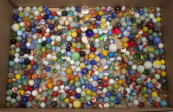 LARGE LOT OF UNSEARCHED MACHINE MADE MARBLES (1 of 5)
