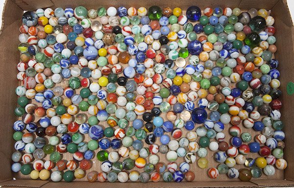 LARGE LOT OF UNSEARCHED MACHINE MADE MARBLES (1 of 6)