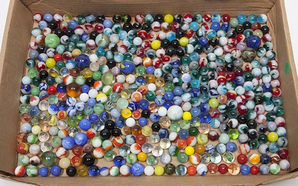 LARGE LOT OF UNSEARCHED MACHINE MADE MARBLES (1 of 5)