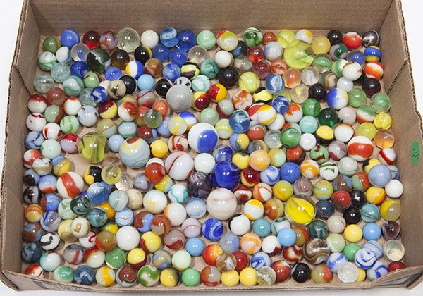 LARGE LOT OF UNSEARCHED MACHINE MADE MARBLES (1 of 5)