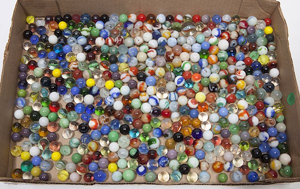 LARGE LOT OF UNSEARCHED MACHINE MADE MARBLES (1 of 5)