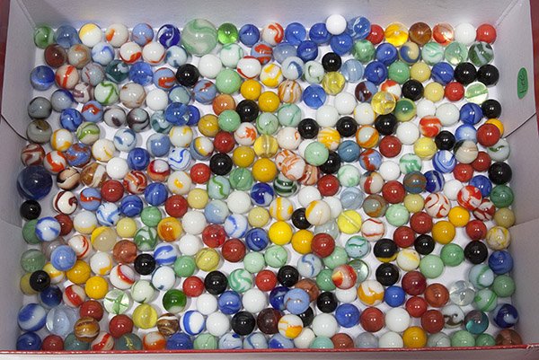 LARGE LOT OF UNSEARCHED MACHINE MADE MARBLES (1 of 5)