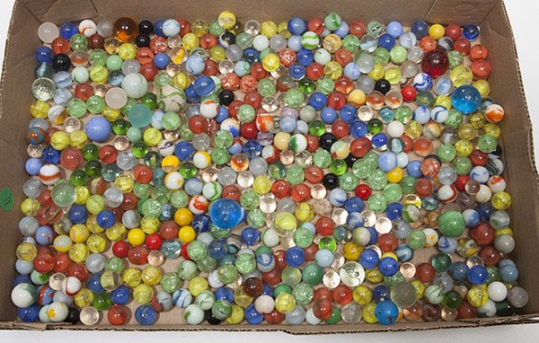LARGE LOT OF UNSEARCHED MACHINE MADE MARBLES (1 of 5)