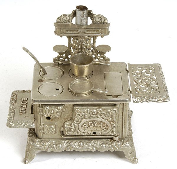 EARLY ROYAL CAST IRON TOY MINIATURE STOVE