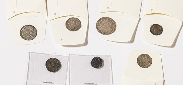 Lot of 5 France & 2 Spain Medieval Coins: Includes: Feodale Lorraine- Cite De Metz Gros; Feodale Orange Principaute D'Orange- Raymond IV Gros gillat ou carlin; Touraine- Abbaye De Saint- Martin De Tours Denier;Lorraine Duche De Lorraine Leopo