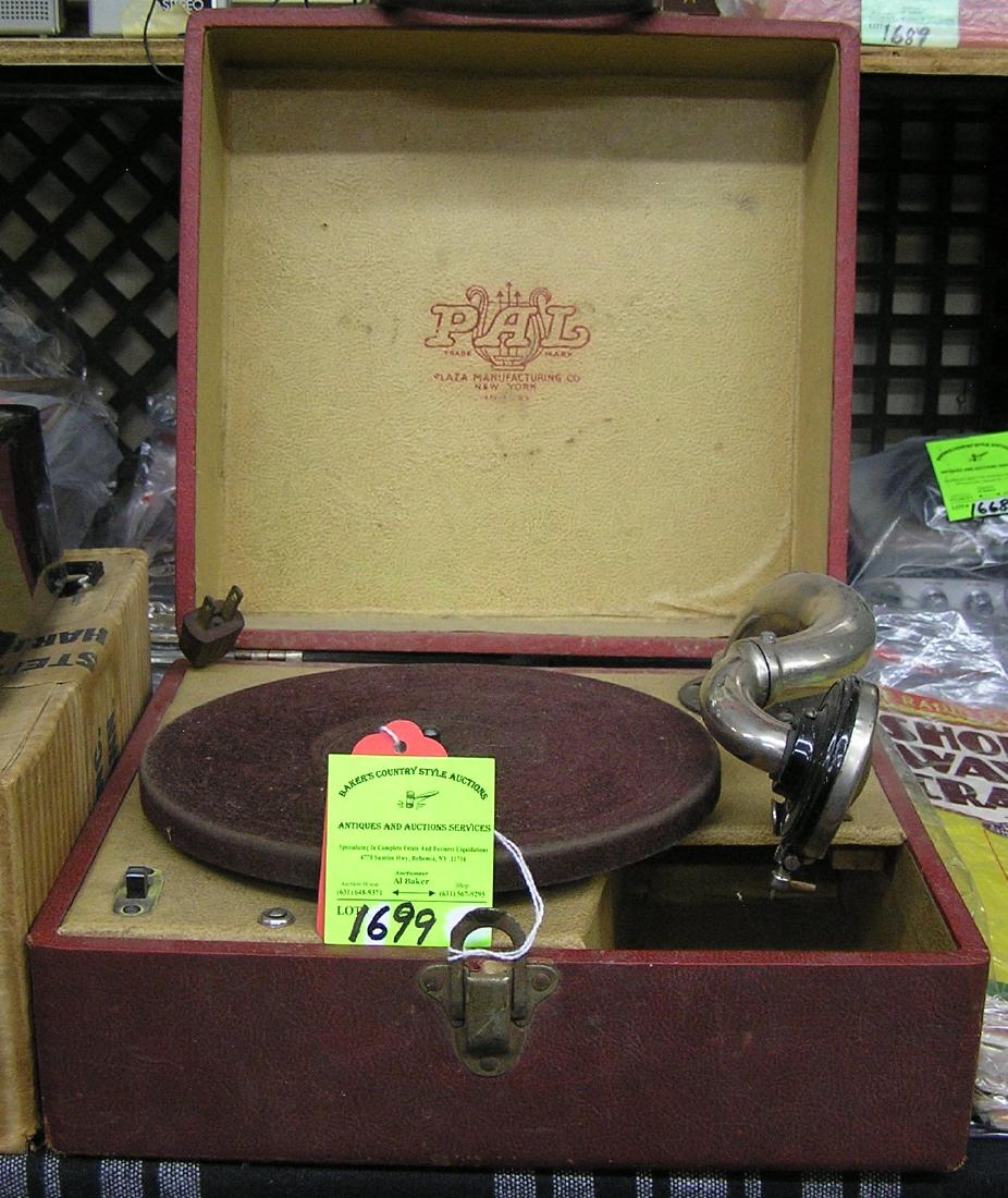 Antique portable wind up phonograph: Antique portable wind up phonograph est. value $100.00-$125.00