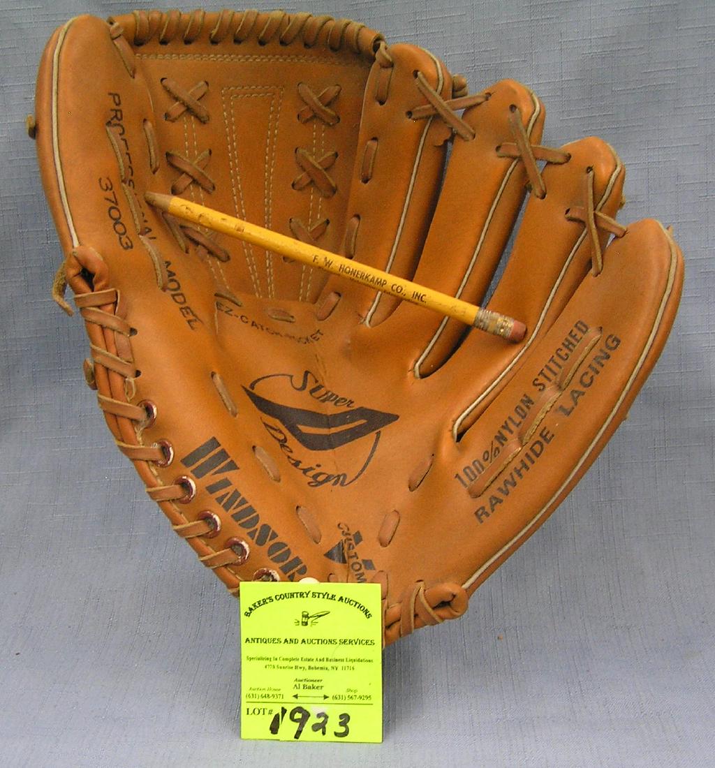 Vintage leather baseball glove: Vintage leather baseball glove est. value $35.00-$40.00