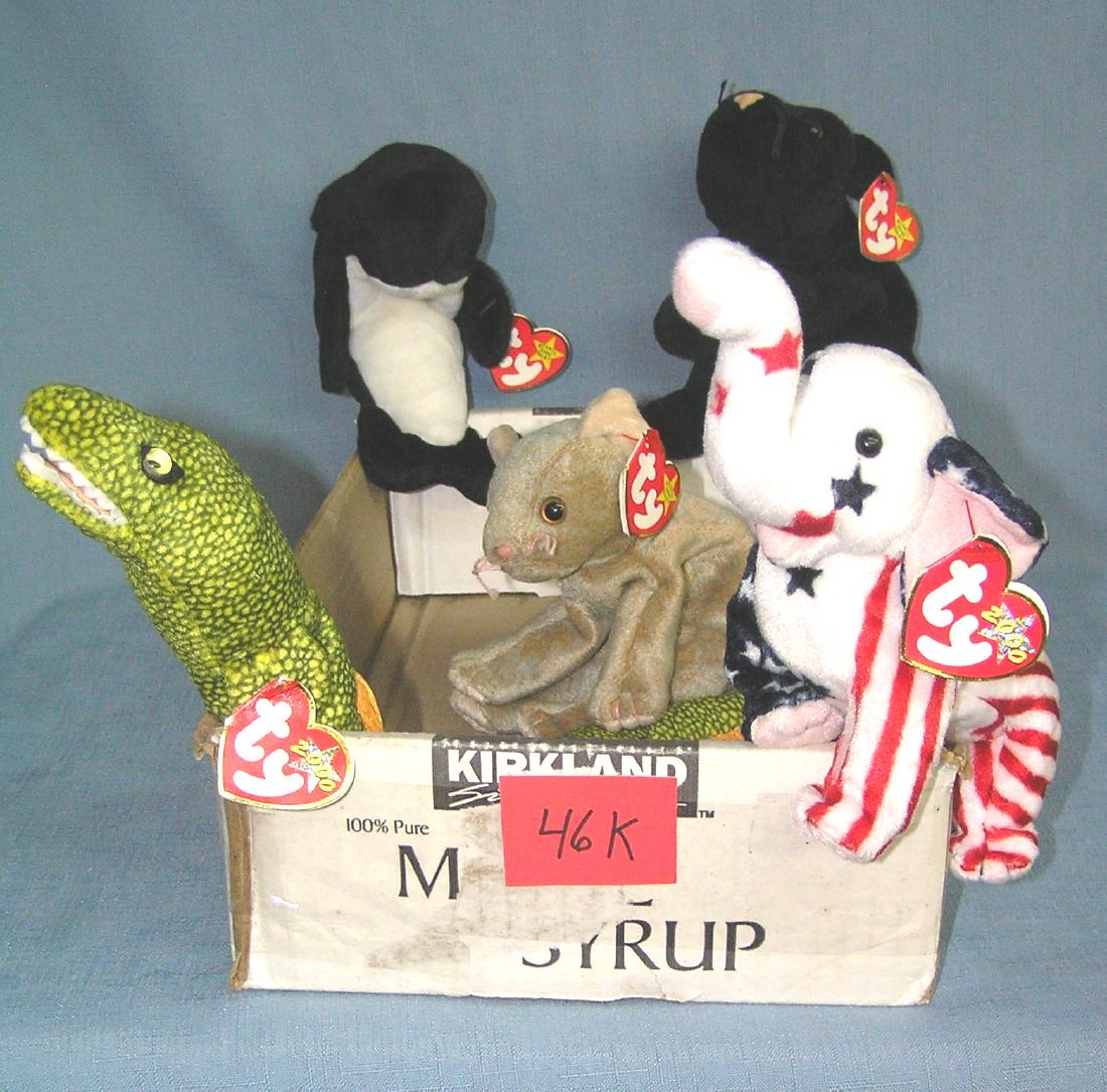Box of vintage Beanie Babies: Box of vintage Beanie Babies est. value $50.00-$60.00