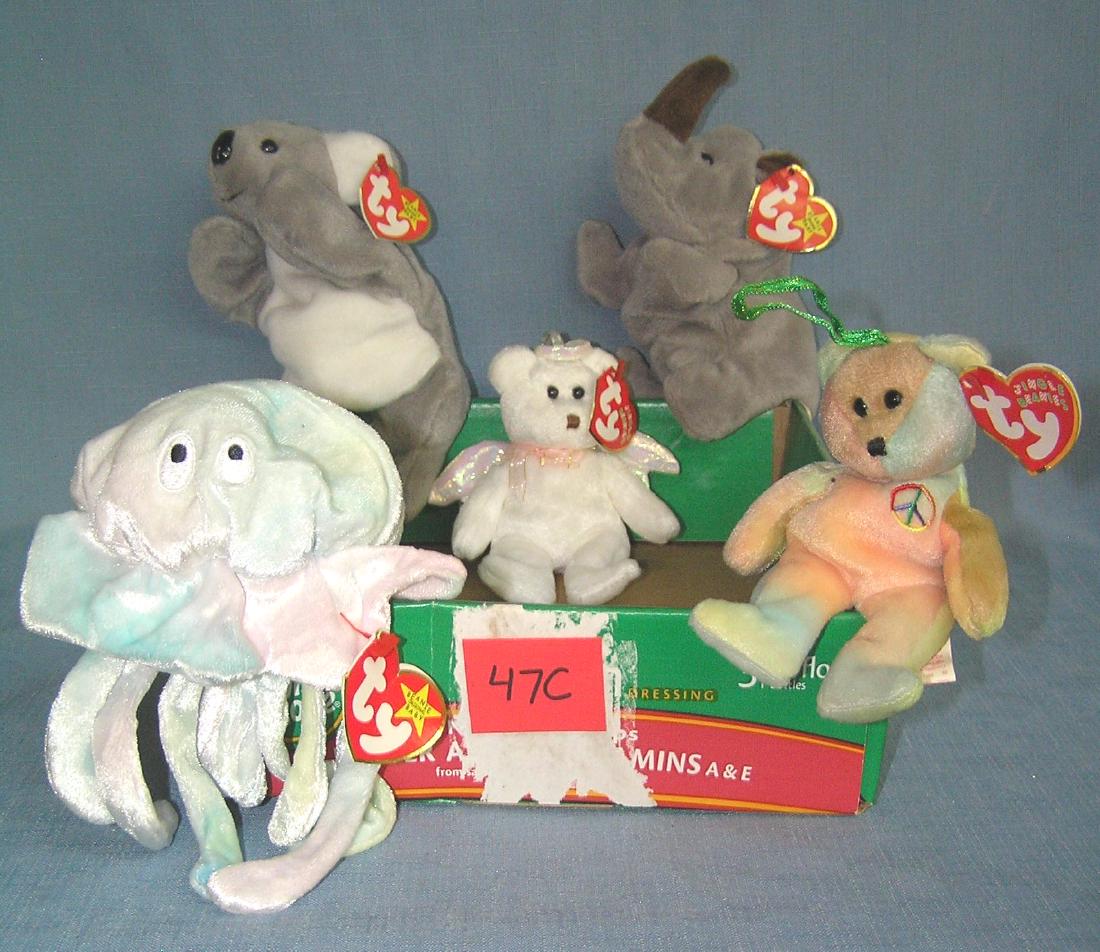 Box of vintage Beanie Babies: Box of vintage Beanie Babies est. value $50.00-$60.00