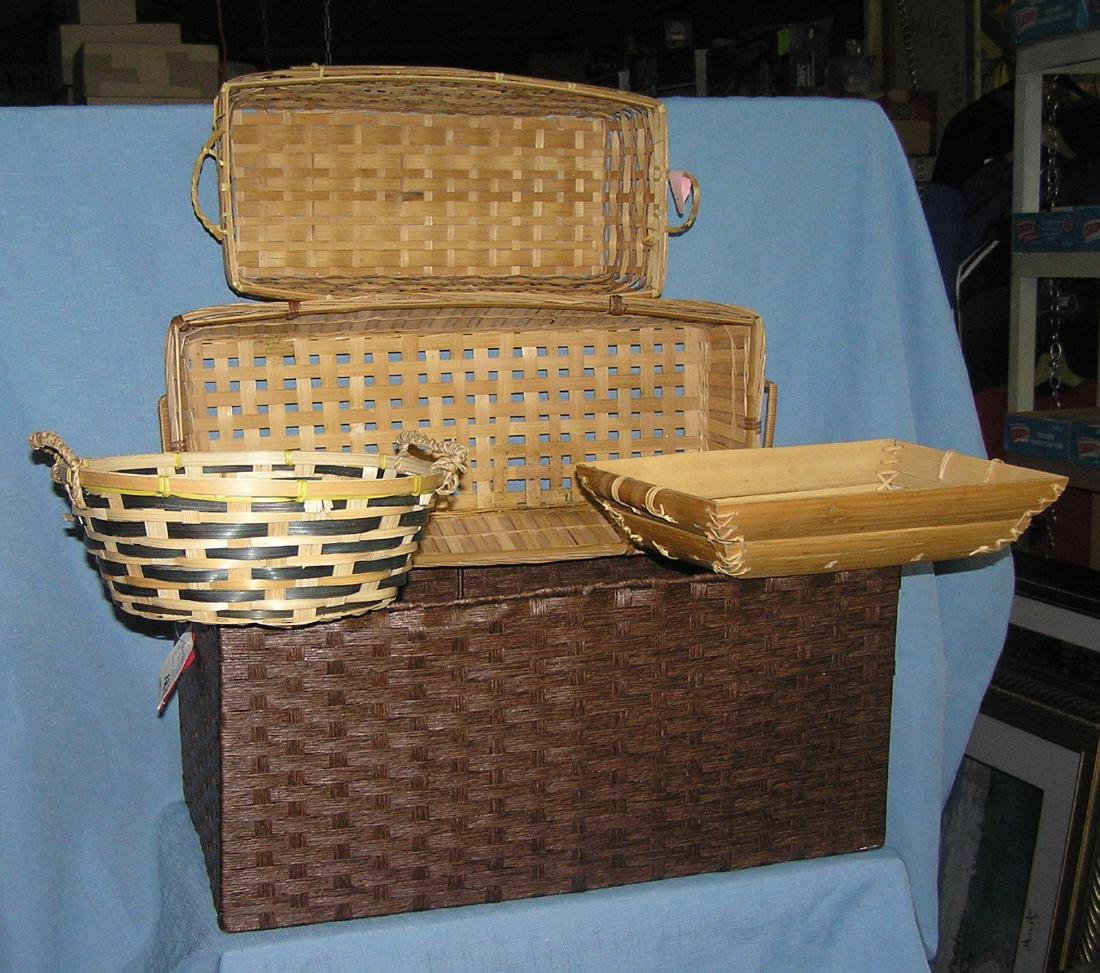Group of 5 quality decorative baskets: Group of 5 quality decorative baskets, est. value $50.00-$60.00 moving and storage co. seized merchandise
