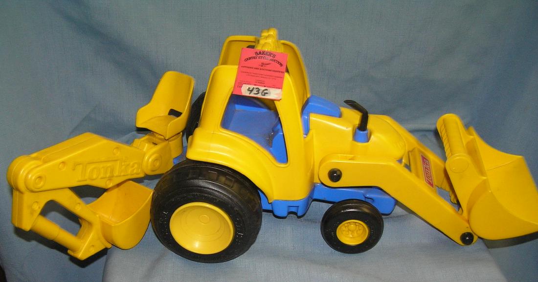 Vintage Tonka bull dozer and back hoe: Vintage Tonka bull dozer and back hoe est. value $30.00-$35.00