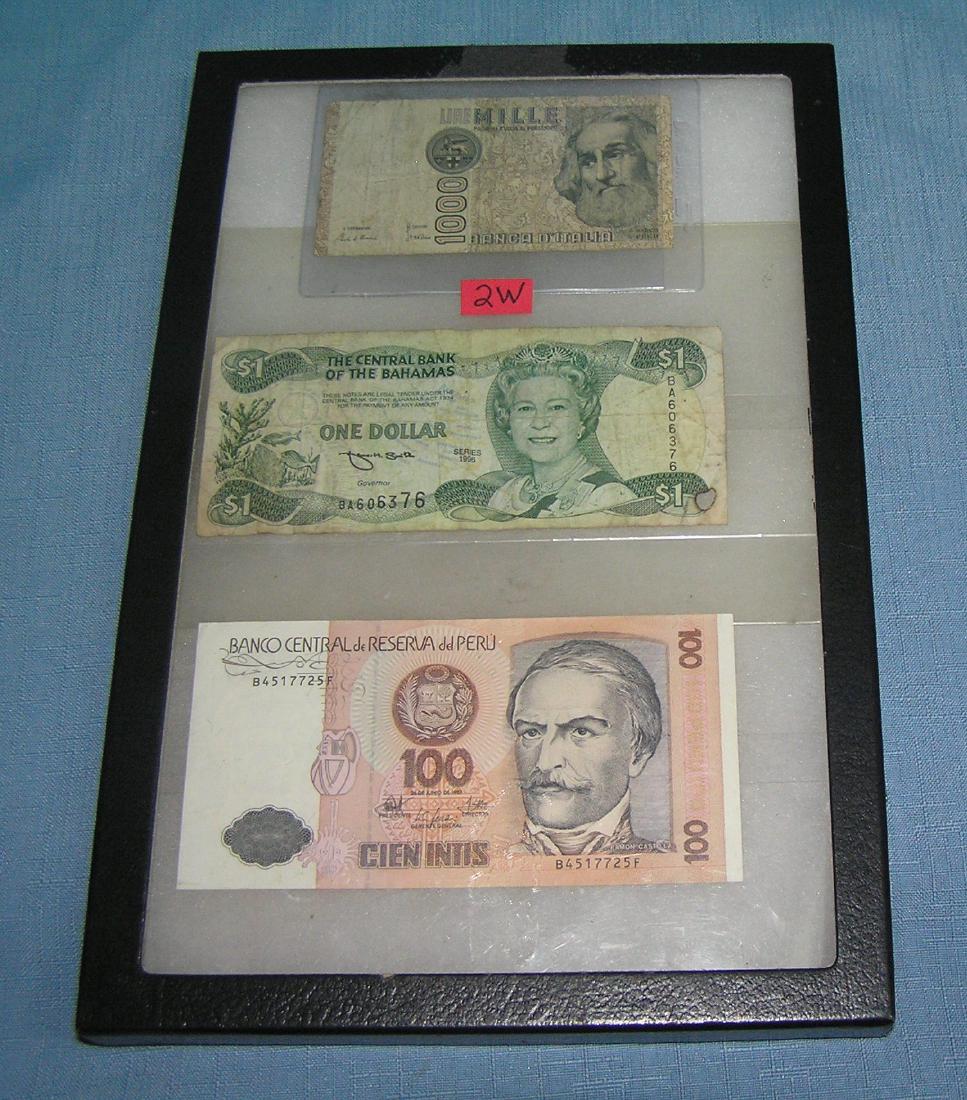 Group of vintage world currency: Group of vintage world currency est. value $30.00-$35.00