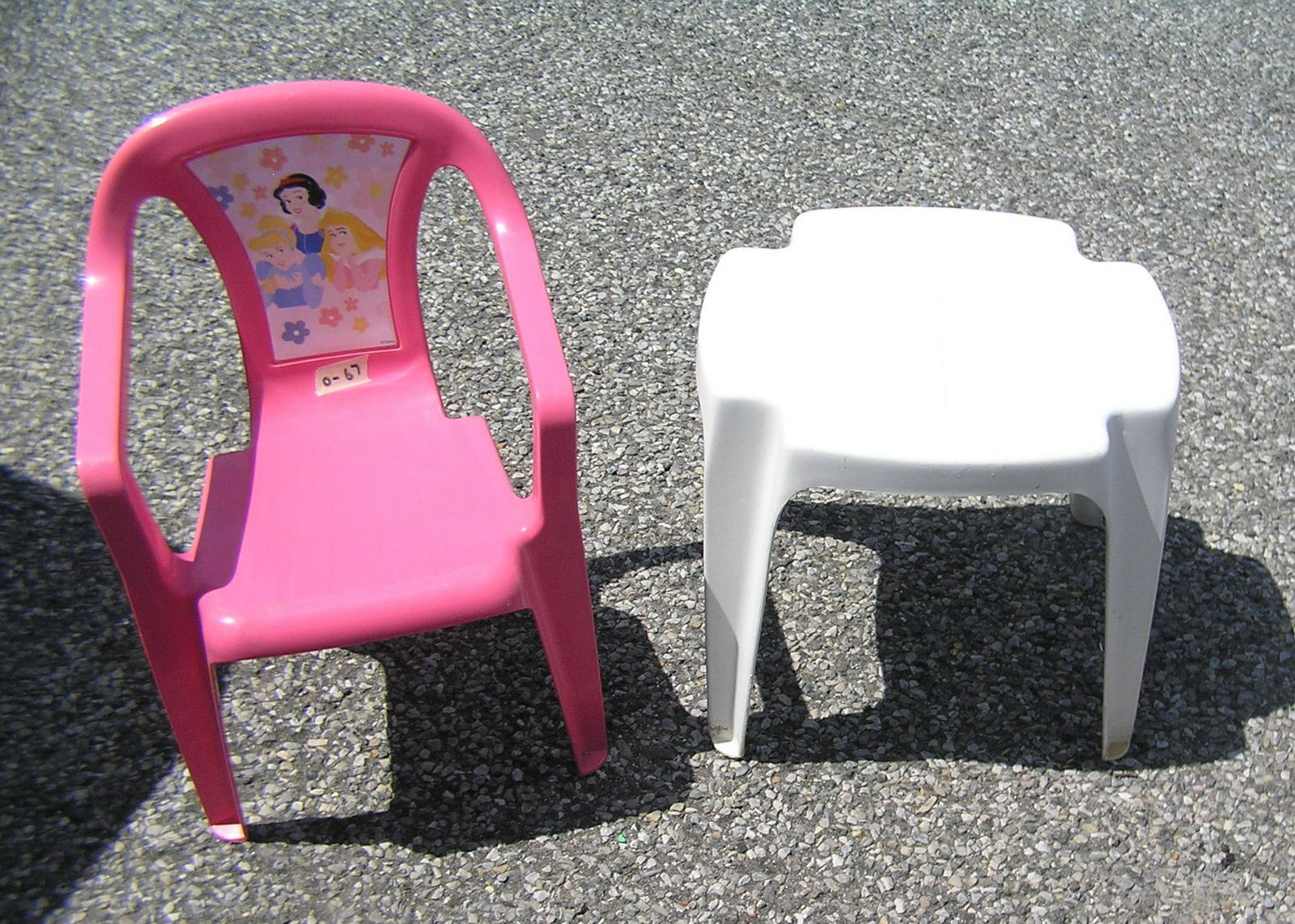 Child's table and chair set: Child's table and chair set est. value $18.00-$20.00