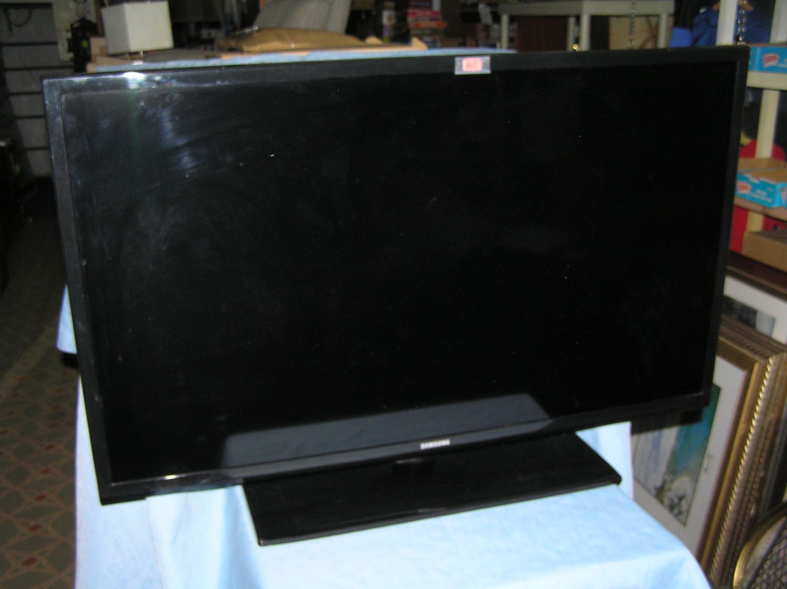 Large Samsung flat screen TV: Large Samsung flat screen TV 35 inches wide by 21 inches high part of a moving and storage company seized or unclaimed merchandise group sent to auction for liquidation est. value $125.00-$150.00