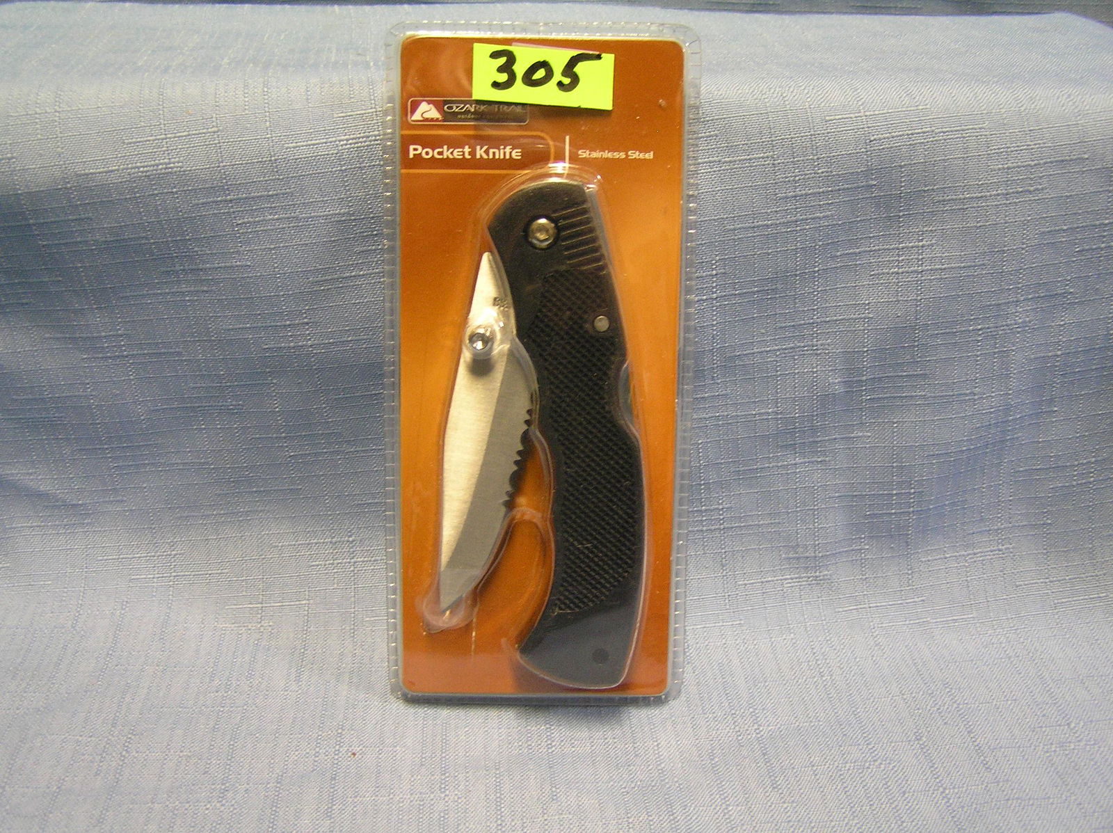 Ozark trail pocket knife mint in package: Ozark trail pocket knife mint in package est. value $30.00-$40.00