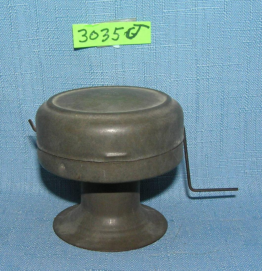 All tin hand crank miniature working ow-ooga horn: All tin hand crank miniature working ow-ooga horn patent dated 3-28-1905 est. value $125.00-$150.00