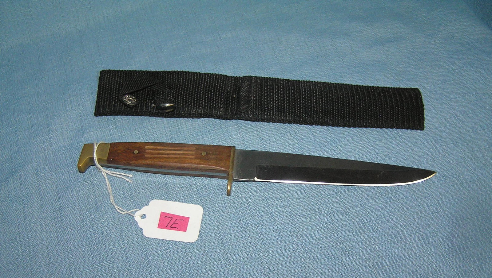 Quality throwing dagger with sheath: Quality throwing dagger with sheath est. value $35.00-$45.00
