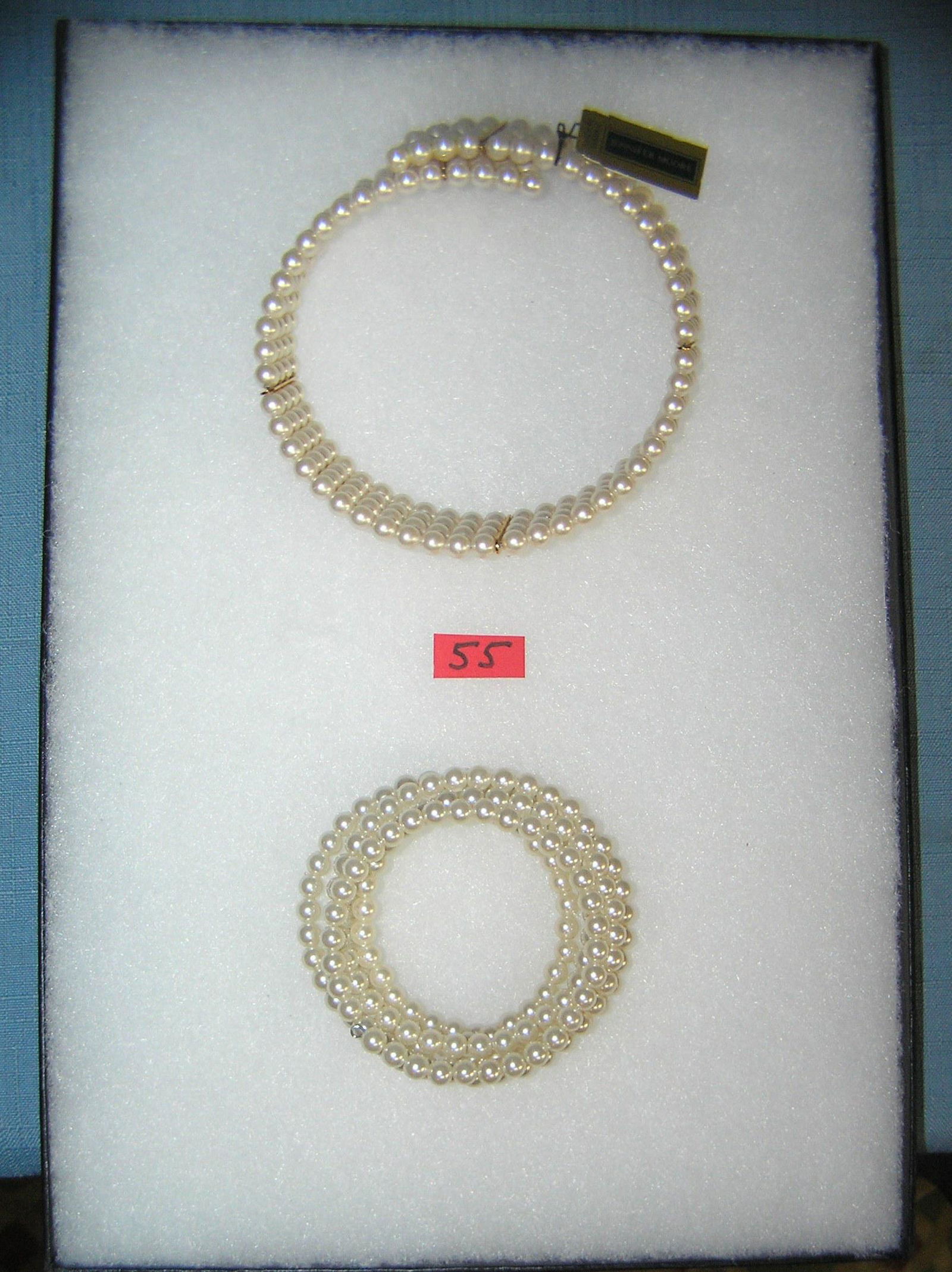 Quality pearl costume jewelry choker and bracelet: Quality pearl costume jewelry choker and bracelet, choker with original Jennifer Moore est. value $40.00-$50.00
